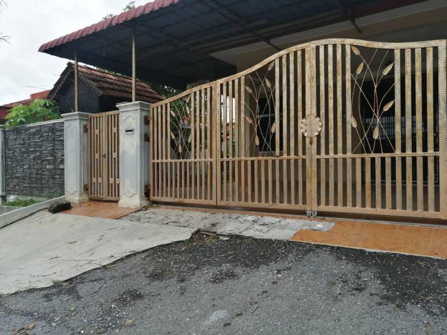 Sri Wang Homestay @ Арау Екстериор снимка
